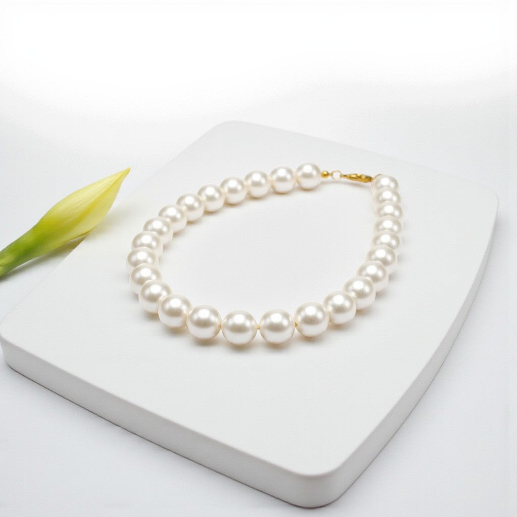 Elegant Pearl Line Necklace