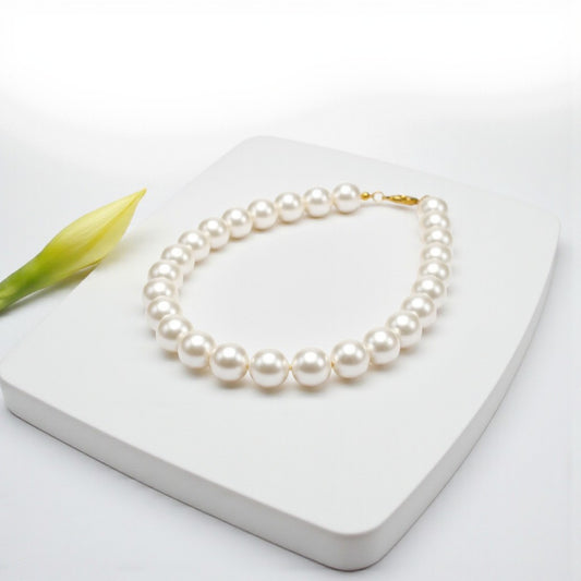 Elegant Pearl Line Necklace